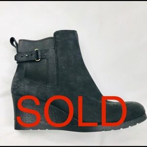 NEW - UGG Indra Waterproof Leather Boot